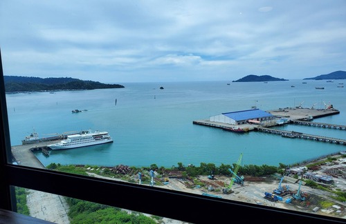 Luyang Condo | Jesselton Quay is a Condominium in Kota Kinabalu Offering a Private Pool