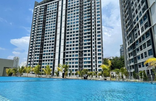 Luyang Condo | Jesselton Quay is a Condominium in Kota Kinabalu Offering a Private Pool