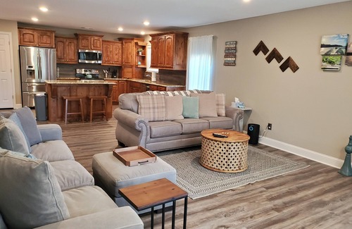 Beaver Shores House | Jessica's Beaver Lake Bungalow-Short Walk to Boat Ramp and Shoreline!