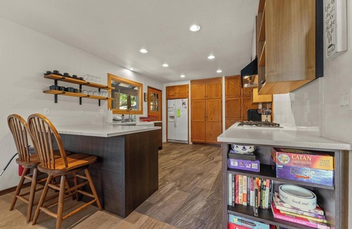 Kingswood Estates Cabin | Jester Cabin Hideaway EV Charger 2 Car Garage