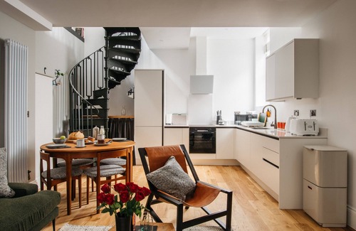 Canterbury House | Jesticos, within City Walls, historic Luxury . One parking space