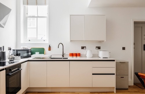 Canterbury House | Jesticos, within City Walls, historic Luxury . One parking space