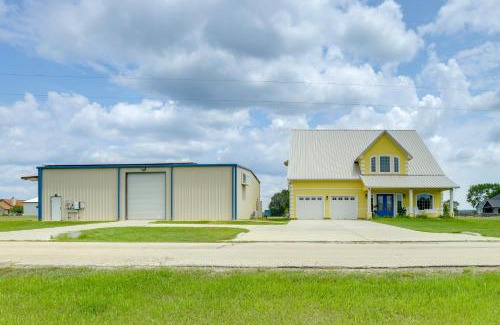 New Waverly Apartment | Jet, Set and Chill Fly-In Hangar Apt in New Waverly