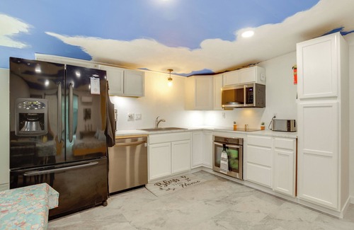 New Waverly Apartment | Jet, Set & Chill: Fly-In Hangar Apt in New Waverly