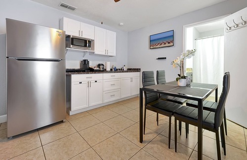 Bearss Plaza Apartment | "JetPad Tampa" Modern studio near Busch Gardens & Airport