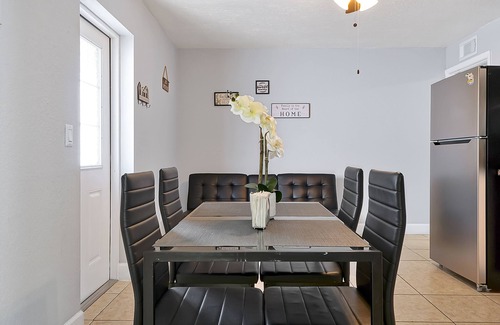 Bearss Plaza Apartment | "JetPad Tampa" Modern studio near Busch Gardens & Airport