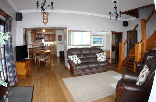 Arden Cottage | Jetty Lodge-Sleeps 4-6 - sleeps 6 guests in 2 bedrooms