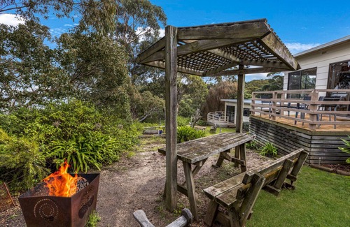 Nungurner House | Jetty View: Bellbird Cabin - Feel a sense of nature in this rural environment