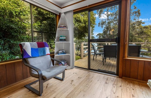 Nungurner House | Jetty View: Pelican Cabin - Feel a sense of nature in this rural environment