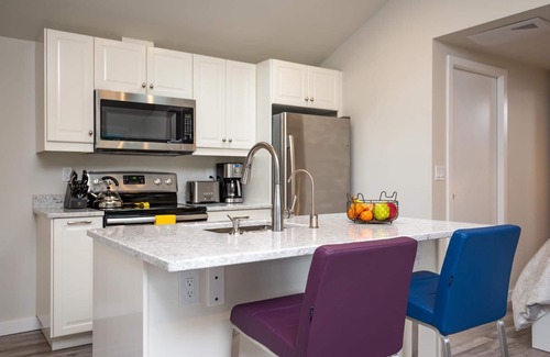 Richmond Apartment | Jewel in the Sky: Modern, Private, Luxurious Loft + EV Charger!