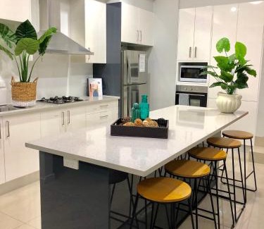 Fairfield Heights House | Jewel in the West-Newly Built and Spacious