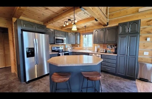Custer House | Jewel Lodge-Horse & Pet Friendly, Hot Tub