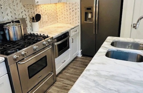 Dillard House | JEWEL OF GENTILLY-Cute Comfy 2bd 2bath sleeps 8, close to all the action