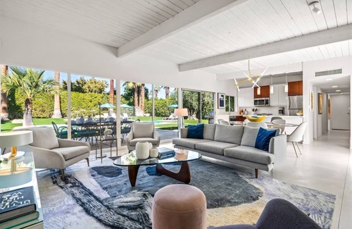 Sunmor House | Jewel of Palm Springs – Private Pool, Hot Tub, Huge Lawn & Mountain Views in Sunmor