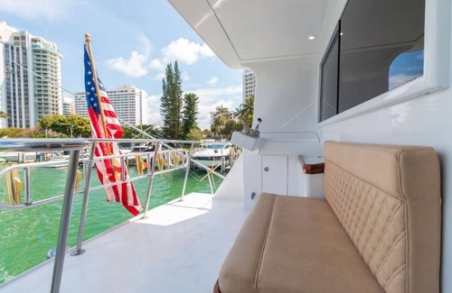 Mid Beach Boat Rental | Jewel of the Nile Yacht Hotel and Cruises