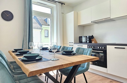 Montabaur House | Jewelhouse for 24 people - Central, Terrace, BBQ, Switch & Stream
