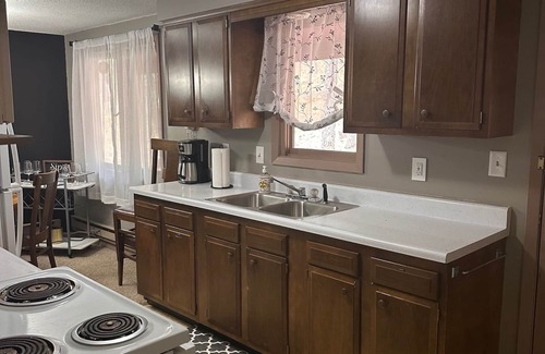 Rapid City House | JH Pine Inn Close to Lake Pactola! WIFI!