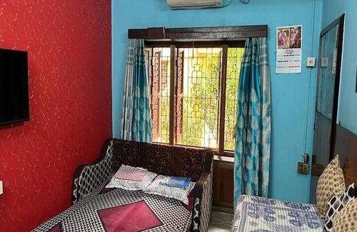 Kolkata Apartment | Jharna's Homestay with Kitchen,Dinning & a Garden view with in a City