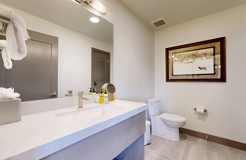 Jackson Condo | JHRL - Peak Retreat in Downtown Jackson