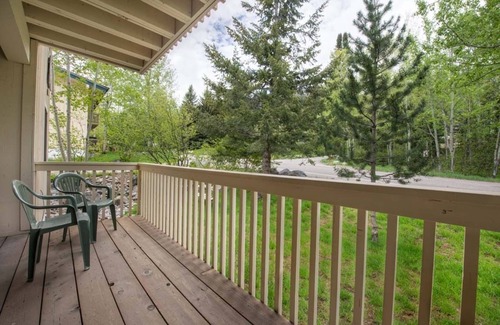 Teton Village Condo | JHRL - Slope-side Whiteridge B5 Condo - Walk to Tram