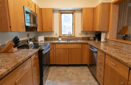 Teton Village House | JHRL - Wind River #1, Amazing Location by Ski Lift - Sleeps 8