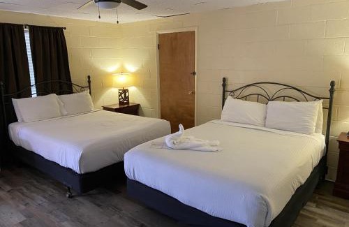 Mount Ida Hotel | JI2, Queen guest room located on the entrance to our property on the highway Hotel Room