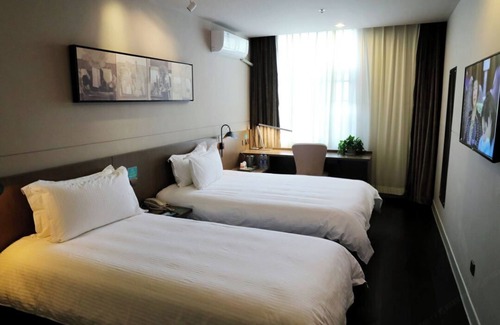 Wuhan Hotel | JialuAirHotel JulongAvenue subwaystation