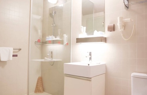 Wuhan Hotel | JialuAirHotel JulongAvenue subwaystation