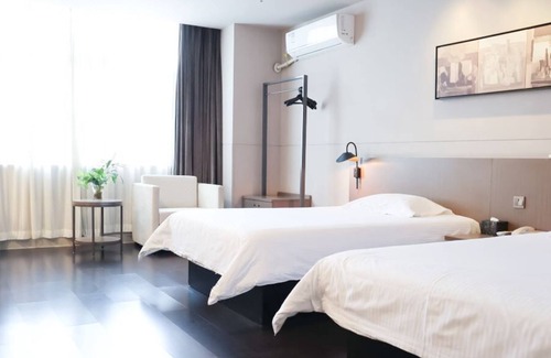 Wuhan Hotel | JialuAirHotel JulongAvenue subwaystation