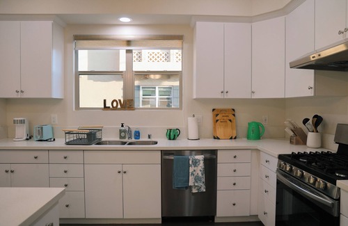 Alhambra House | Jie’s Choice Idea Spot Gateway 15 mins to DTLA