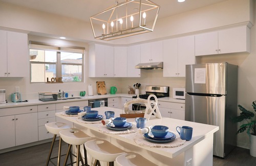 Alhambra House | Jie’s Choice Idea Spot Gateway 15 mins to DTLA
