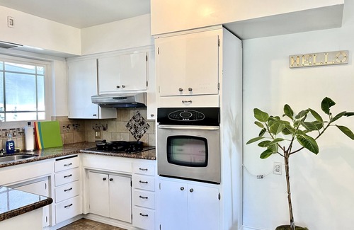 Pomona House | Jie’s choice—Modern Elegance 3B2B in Pomona