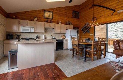 Cody House | Jim Mountain Retreat Wapiti WY