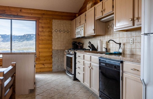 Cody House | Jim Mountain Retreat Wapiti WY
