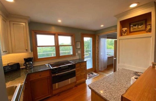 Bantam House | Jim & Pat’s Litchfield Hills Lookout on 4.3 acres