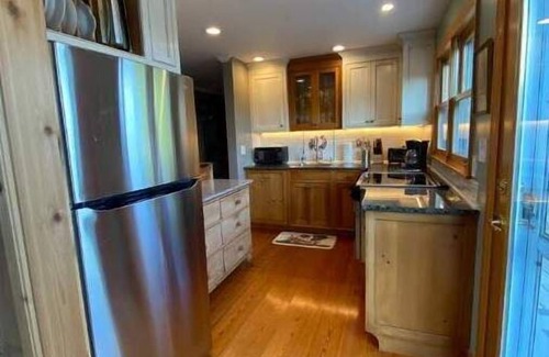 Bantam House | Jim & Pat’s Litchfield Hills Lookout on 4.3 acres