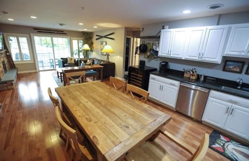 Hancock Condo | Jiminy's GEM: ski-in/ski-out 3br/3ba condo at base