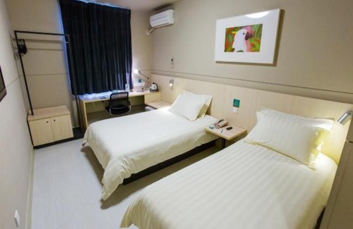Donghai County Hotel | Jinjiang Inn Lianyungang Donghai Town Heping Middel Road