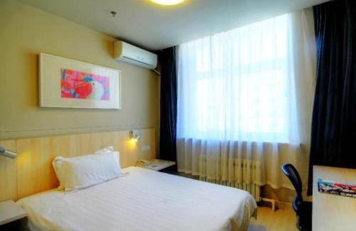 Longcheng District Hotel | Jinjiang Inn Liaoning Chaoyang Railway Station