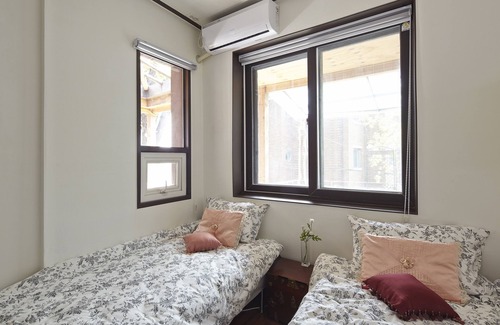 Yongsan-gu House | Jiwoljang Guest House