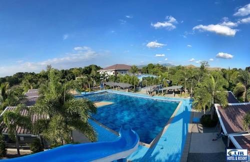 Castillejos Resort | JJB Aquafarm Resort by Cocotel