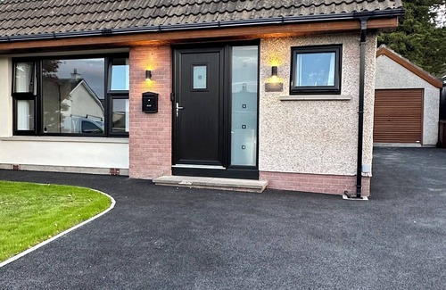 Newcastle House | JJ’s Retreat n800m from Royal County Down Golf Course