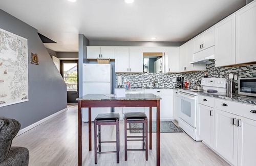 Birch Bay Condo | JL 806: Mtn view, indoor & beach fun, hikes, & wifi!