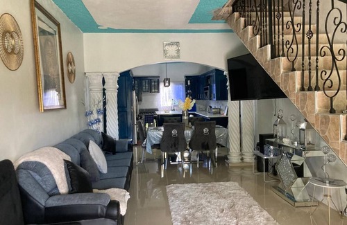 Porus House | 1 Bedroom Blissful Retreat - A/C & Private Garden
