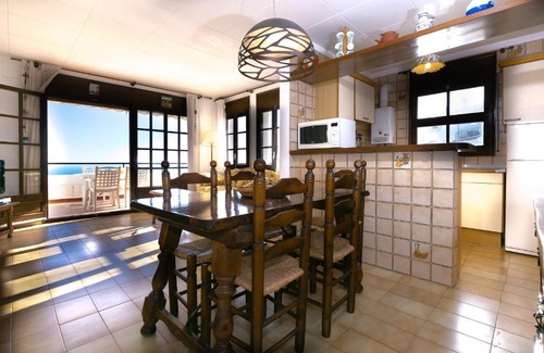 Almadraba-Canyelles Apartment | Joan Margarit 54 3-A