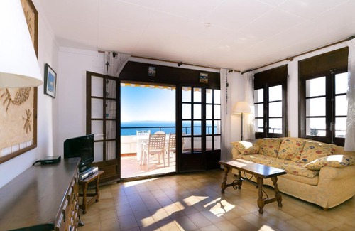 Almadraba-Canyelles Apartment | Joan Margarit 54 3-A