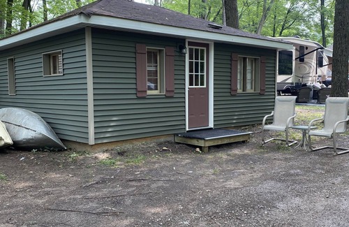 Grayling Cabin | JoAnn Cabin at Kin Cabins w/AC, fireplace, canoe