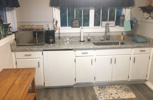 Salem House | Jocasee Landing Lake Cottage - 1 mi from boat ramp!