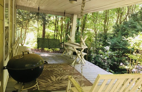 Salem House | Jocasee Landing Lake Cottage - 1 mi from boat ramp!