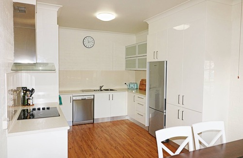 Eden Apartment | Jodi's Beach Retreat: 2 bedroom pet friendly apartment